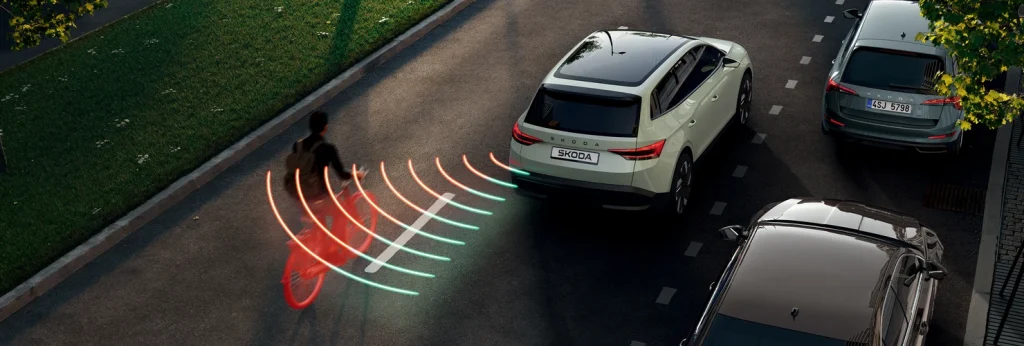 Škoda Enyaq route coucher soleil SUV électrique Pays Basque